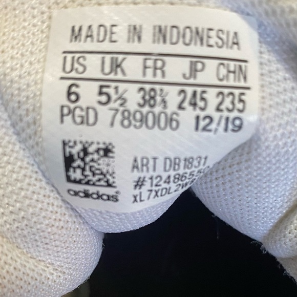 Adidas Superstar Sneakers, Sz 6, White Leather Upper w/3 Stripe Logo, Shell Toe - Picture 6 of 8